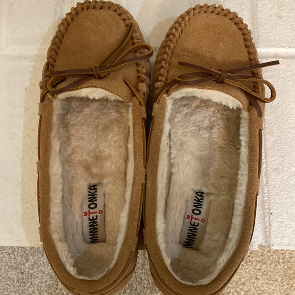 Leather Tan  Minnetonka, house slippers - Picture 5 of 8